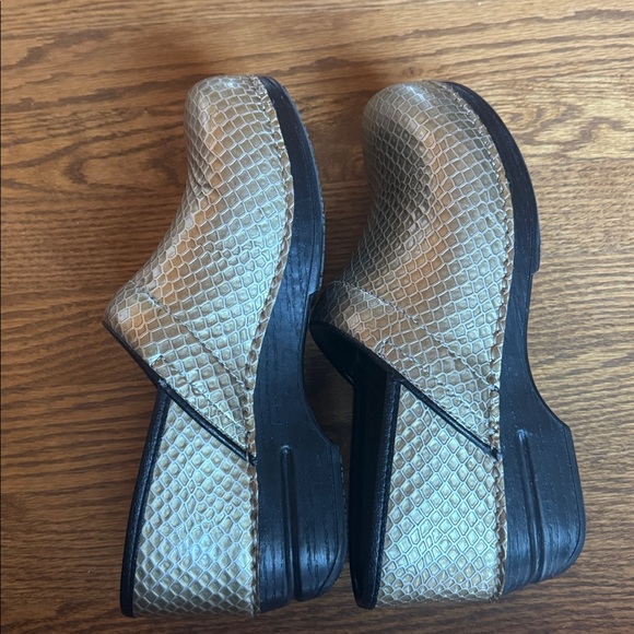 Dansko XP Gold Python Clogs Nearly New - Picture 4 of 8